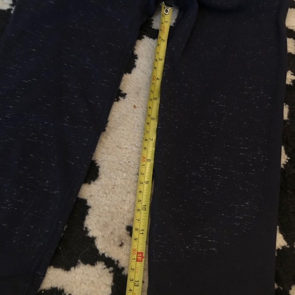 Lululemon compression crop - Picture 3 of 4